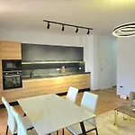 Bay Breeze 293 * Plazhi San Pietro