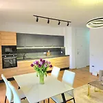 Bay Breeze 293 * Plazhi San Pietro
