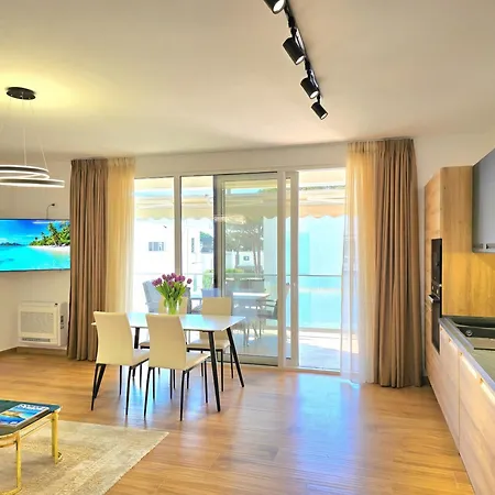 Bay Breeze 293 * Plazhi San Pietro